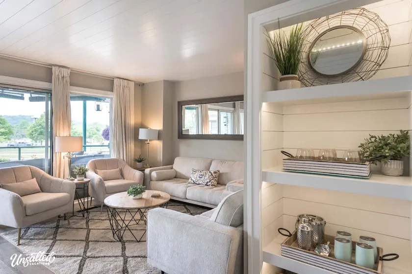 Luxury Downtown Condo w/ Channel Views! - Image 1