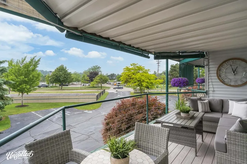 Luxury Downtown Condo w/ Channel Views! - Image 1