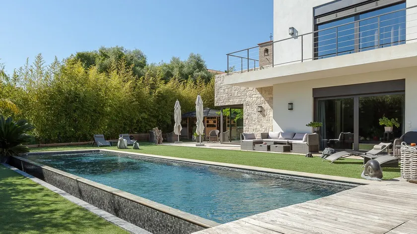Villa in Juan-Les-pins with heated pool - Image 1