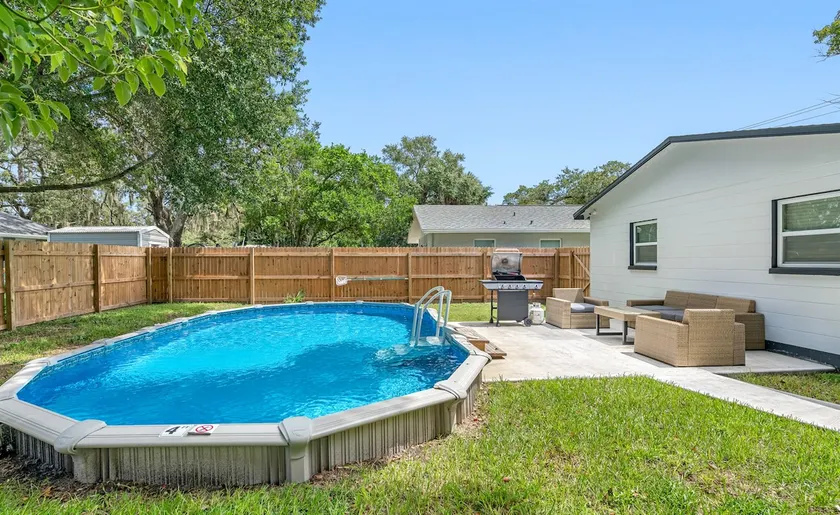 Heated Pool, 5 Min to Busch Gardens 3BR Sleeps 6, Sunlit Pool Haven - Image 1
