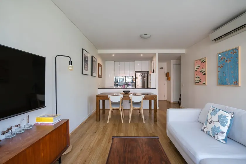 Treetops Erskineville Apartment w Parking & Aircon - Image 1