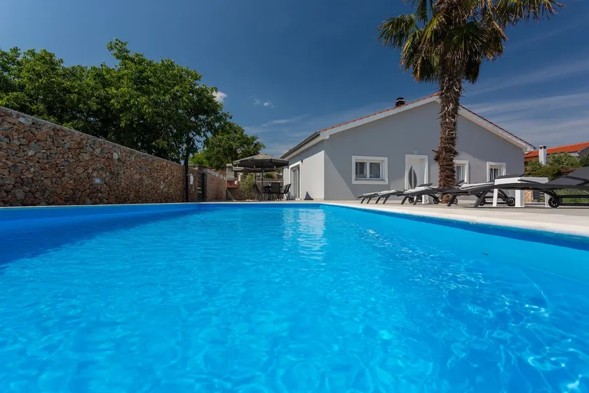 Villa Mia mit Pool in Garica - Image 1