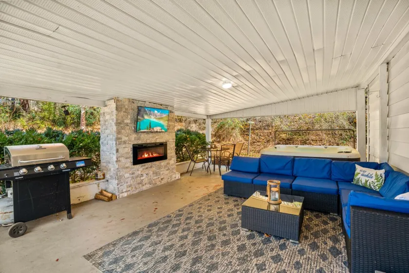 15 mins to Ashville Hot Tub/Gamerm/Theater/firepit - Image 1