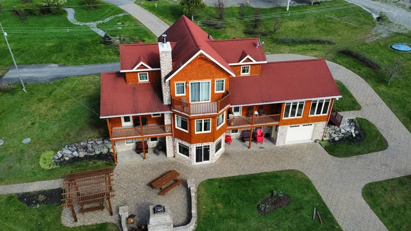 262 Rang du Lac, Lejeune – Lakeside Villa - Image 1