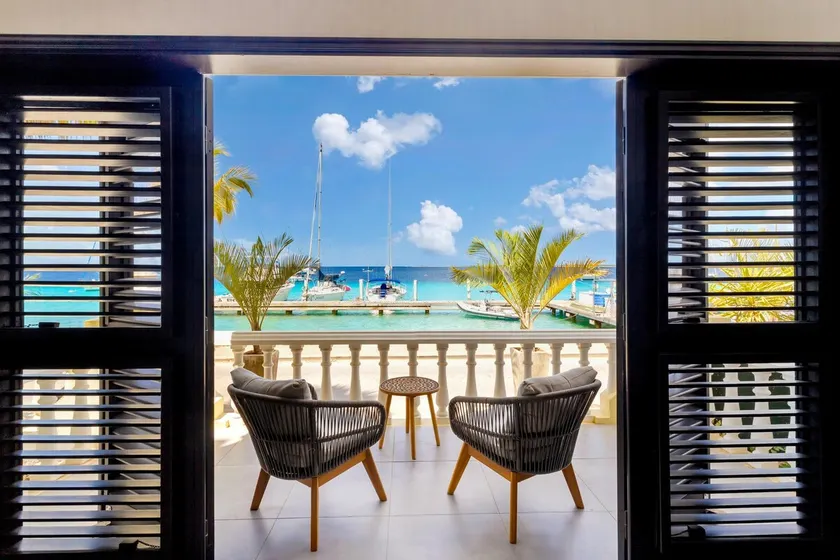 Epic Oceanfront with beautiful sea views and a cen - Image 1