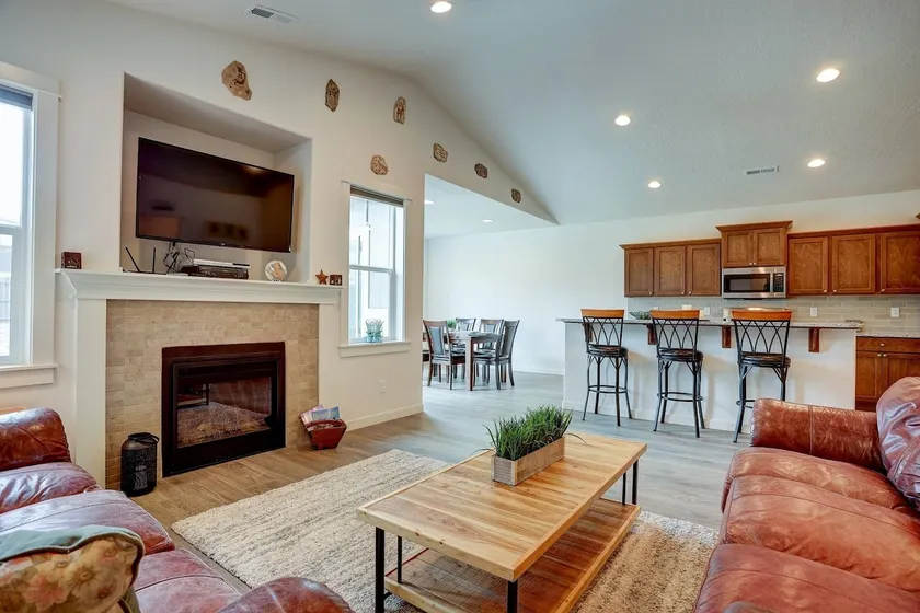 Fantastic Family Friendly Home w/ Moutain View, Huge Fenced yard, Private Backyard and Patio, A/ - Image 1