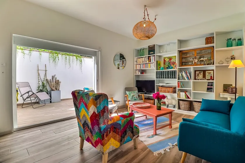 Bike house, garden, parking, air conditioning, train station within walking distance - Image 1