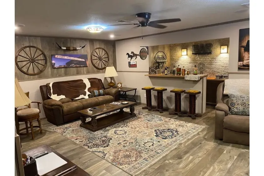StockYards! Walk 3 Blocks-Ranch House sleeps 8 - Image 1