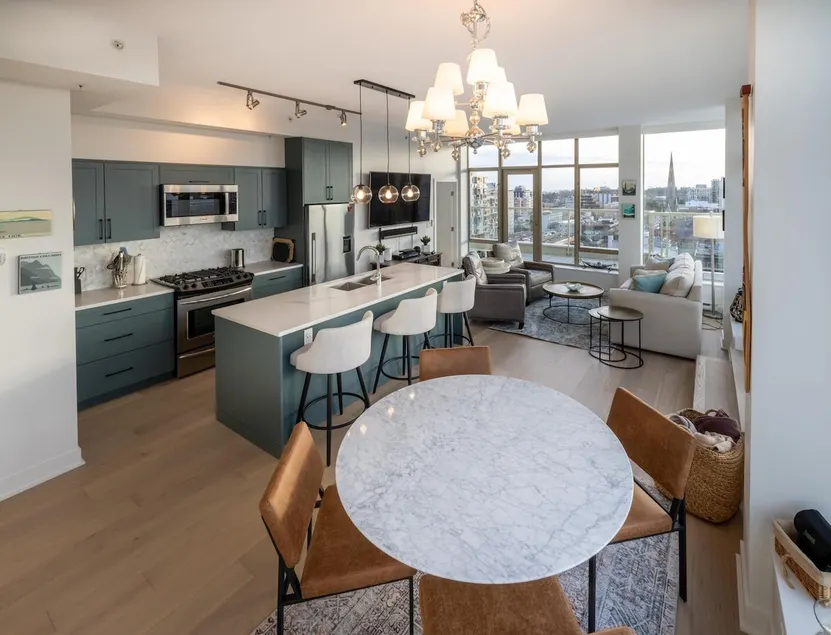 Victoria's SEA-Cret-Stunning Olympic and Inner Harbour Views from 450 sq ft Balcony - Image 1