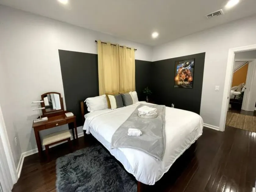 Big 4br Private Deck Sleeps 10 Ewr 15min NY 30min - Image 1