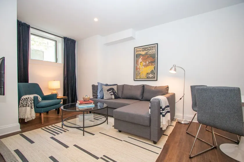 Stylish 1BR oasis with AC, laundry, next to park! - Image 1