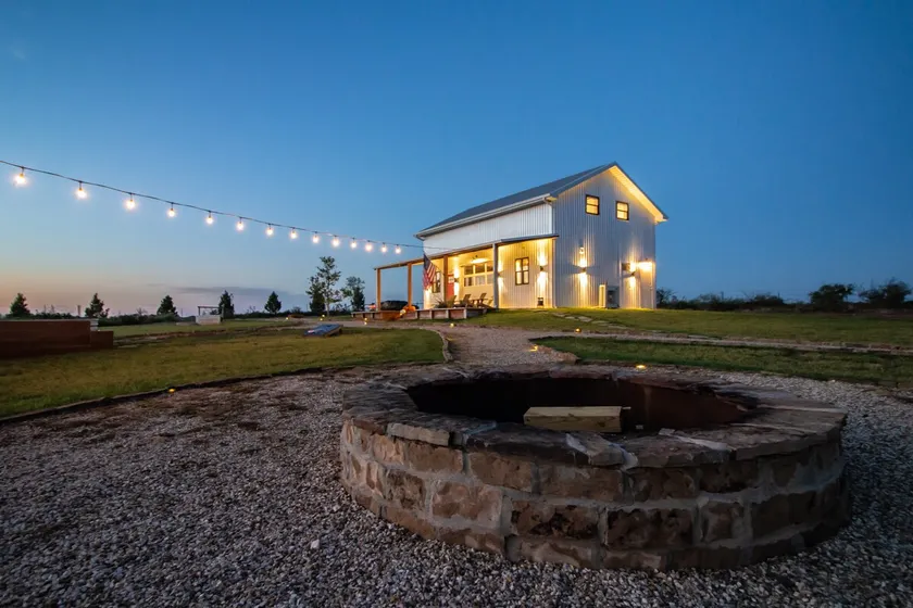 The Ranch House - Quiet Oasis - Sleeps 8 - Image 1