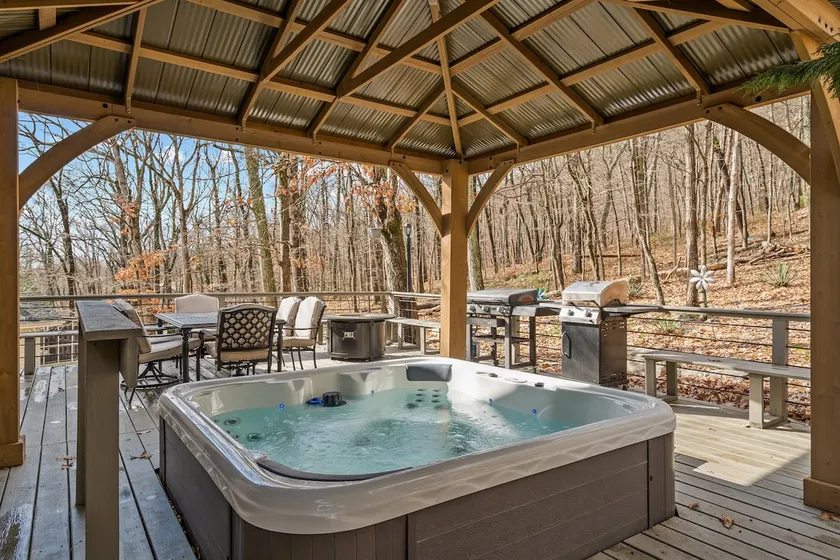 Hawk Mountain Song- Massanutten Home with hot tub! - Image 1