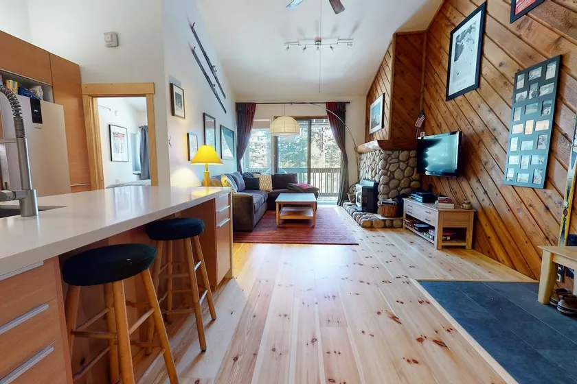 Cosy, updated 3BR (5 beds) / 3 BA, Sleep 8 - Image 1