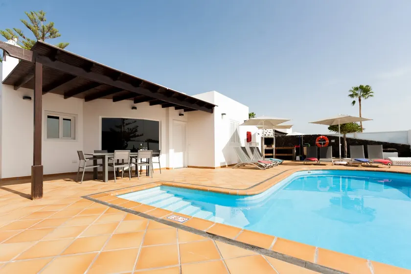 Villa Mimi - 3 værelses villa med privat opvarmet pool nær stranden. - Image 1