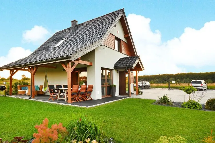 Holiday Home in Mielno Near Beach & Lake - Image 1