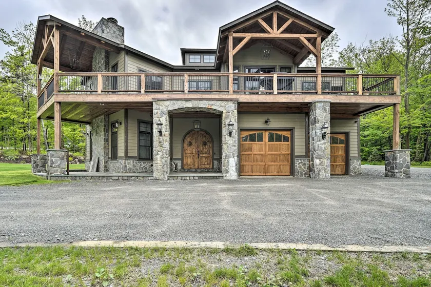Elegant Mtn Chalet w/ Deck: 1 Mi to Mt Snow! - Image 1