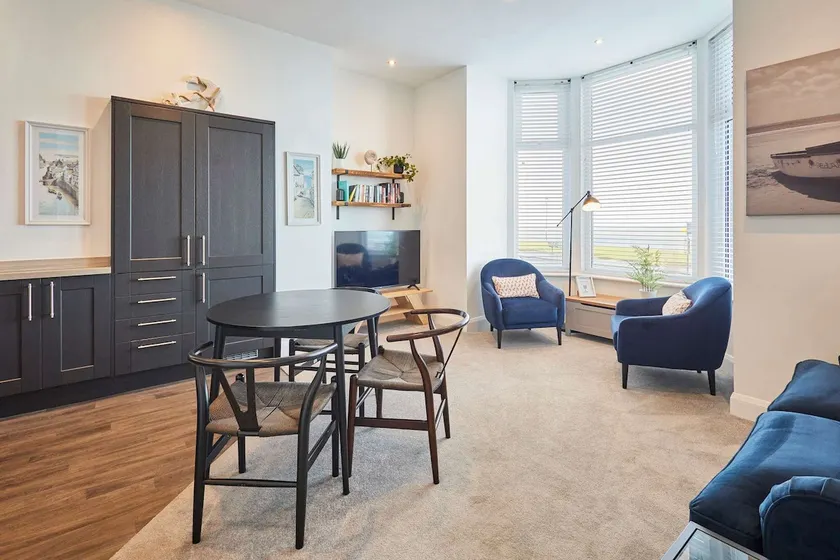 Host & Stay - Seaview Retreat - Image 1