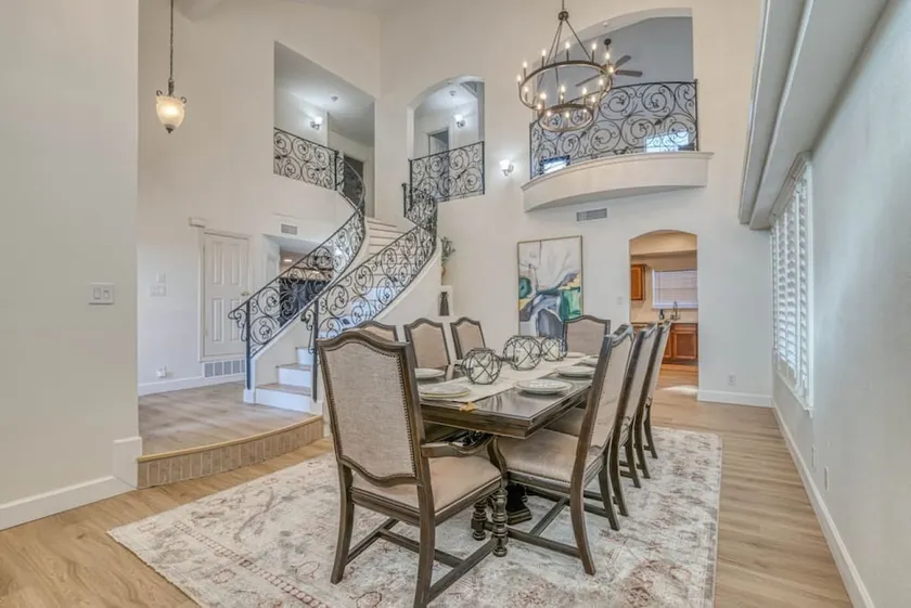 Casa del Sol: Modern Elegance in Upscale Westside - Image 1