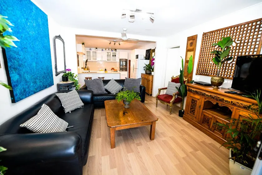 Centrally Located Garden Terrace Apart-3 Bedrooms - Image 1