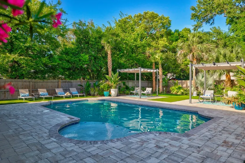 Stylish Beach Home With Pool & Putting Green - Image 1