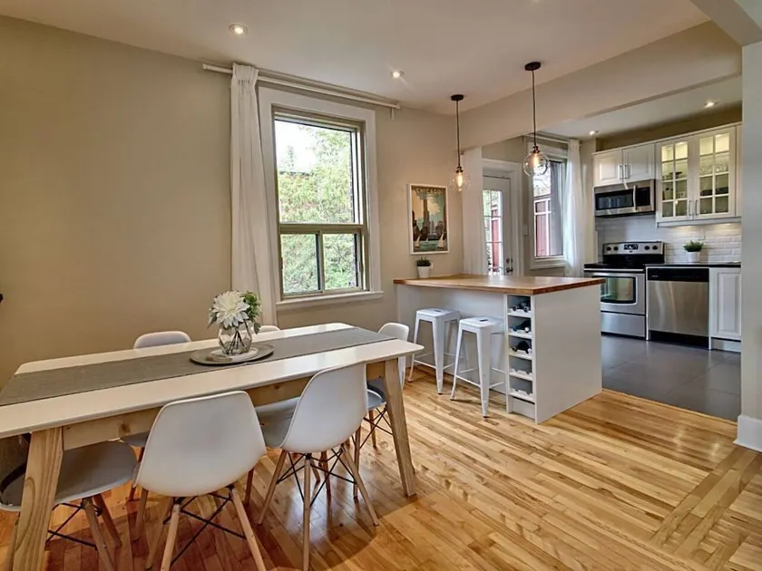 Chic 2BD Condo ★ 10/10 Walkscore ★ Free Parking ★ - Image 1