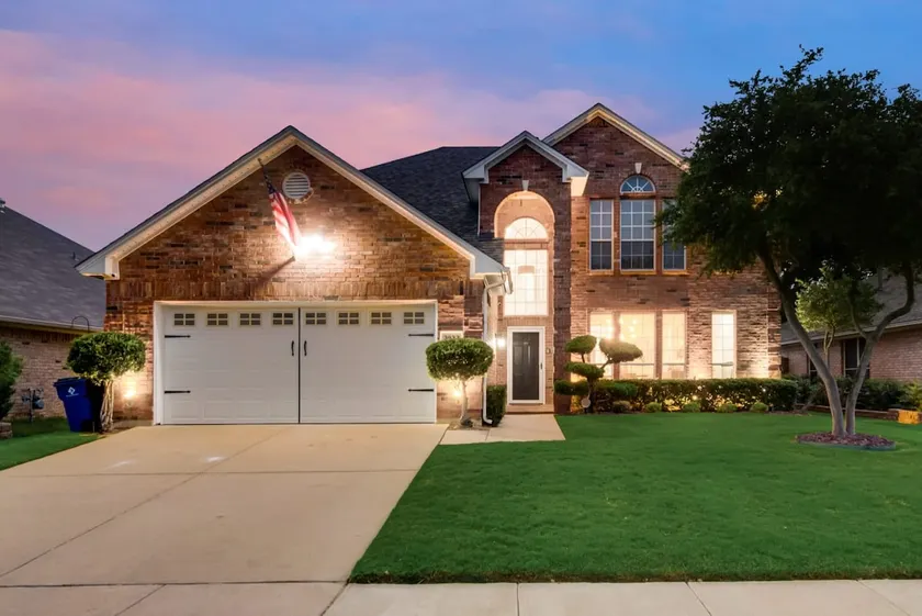 Modern and Luxury DFW Mansion with Backyard Oasis - Image 1