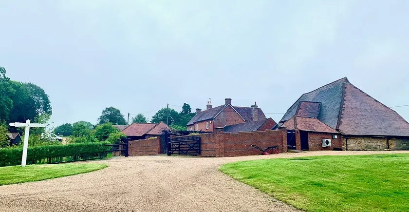 The Estate - 11 Bed - Sleeps 22 - Private Garden - Image 1