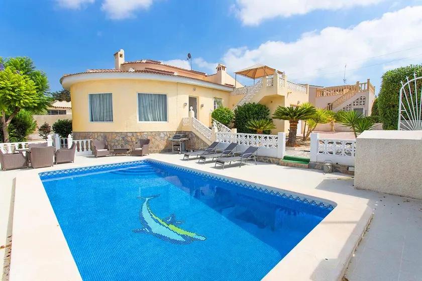 Villa Costablanca Townhouse Quesada City - Image 1