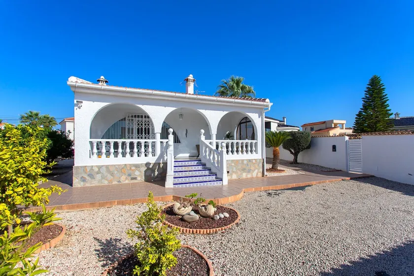 Villa Mare Townhouse Quesada City - Image 1