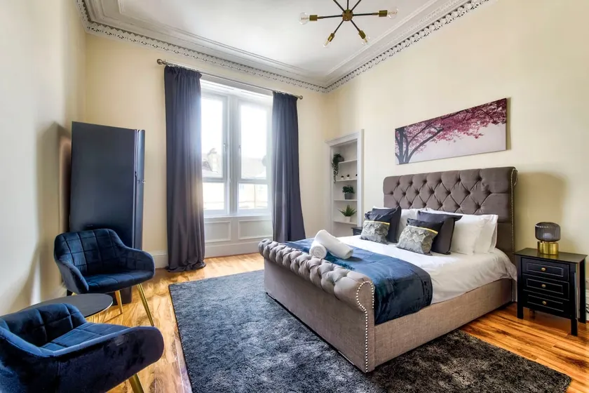 Stunning 5 bedroom apt, close to city centre, SEC, Hydro and motorway - Image 1
