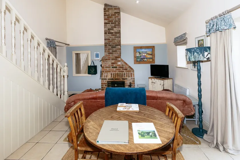 Wilf's Barn, romantic cottage with free parking - Image 1