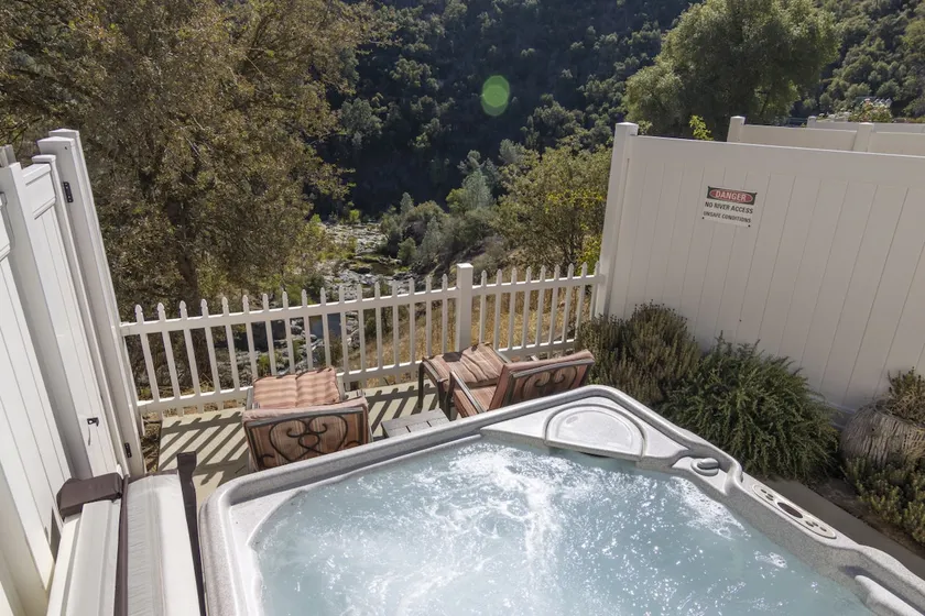 Eagle Nest River Views Hot Tub Games Sleeps 6 - Image 1