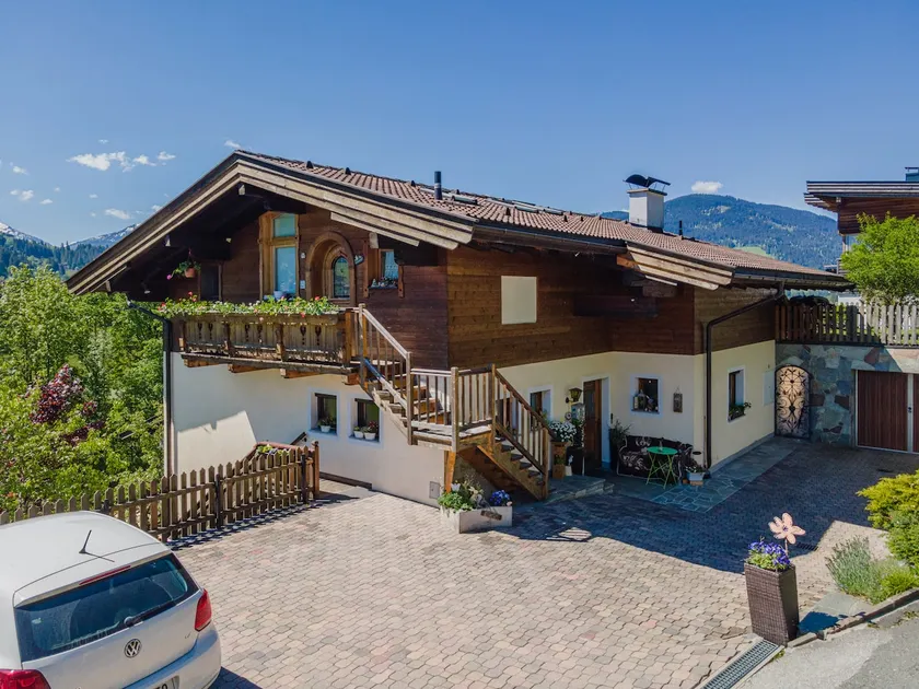 Schöne Wohnung mit privater Terrasse - Image 1
