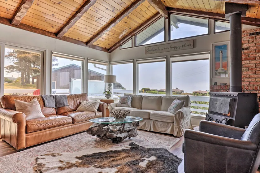 Irish Beach Cottage w/ Beach Access & Ocean Views - Image 1