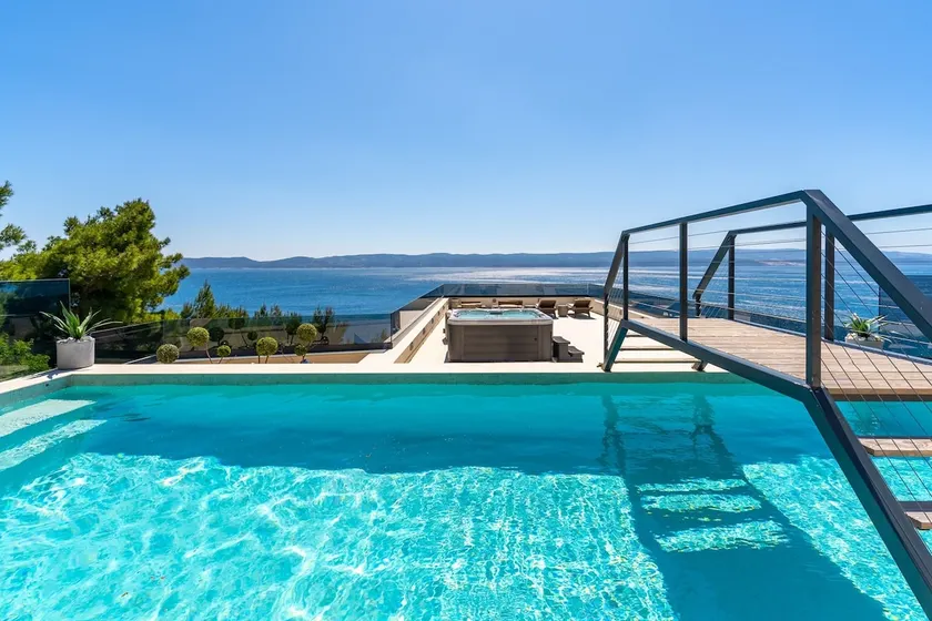 Seaview Villa BLUE LAGOON with private pool, jacuzzi, media room, 6 bedrooms, beach 70m - Image 1