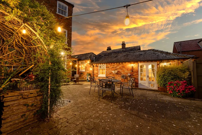 Compton House Snug - Image 1