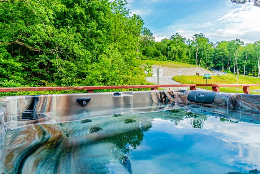 Marietta's River Retreat - Central Ohiopyle Getaway with Hot Tub - Image 1