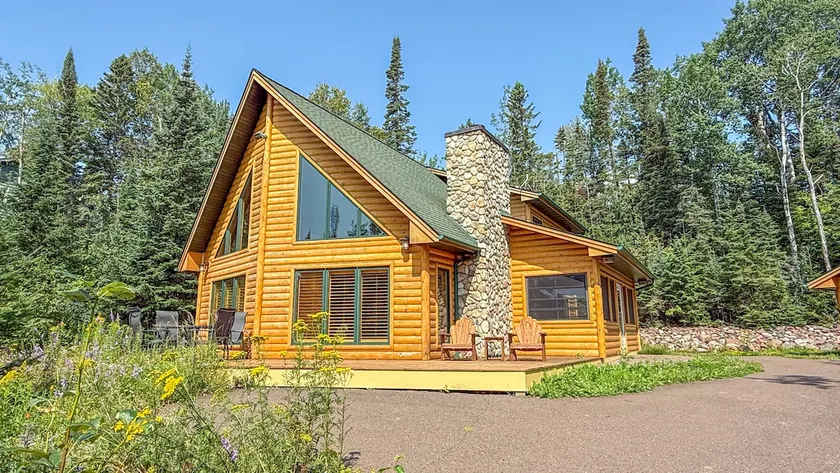 Rocky Shores Retreat in Grand Marais, MN - Image 1