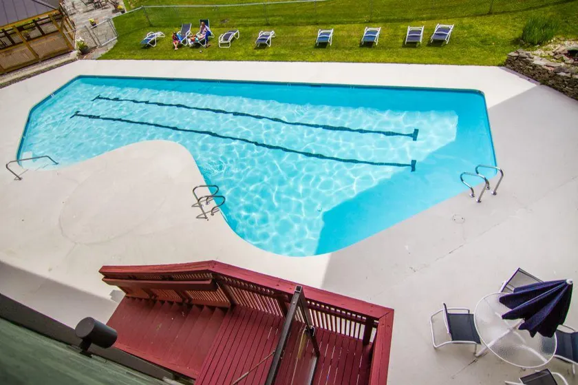 Ski-on Ski-Off Killington 2 BR Condo at Sunrise, with Pool, Hot Tub and Gym - Image 1