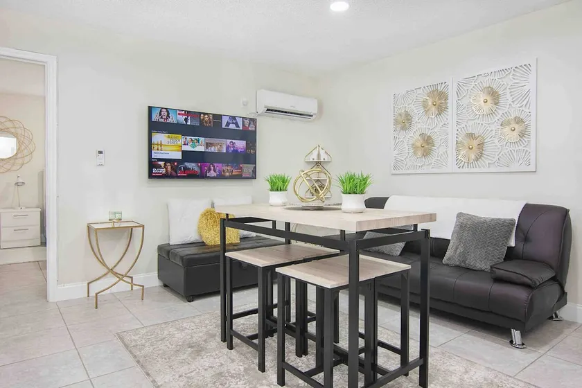 Ben’s High Roller Luxury Suite - Image 1