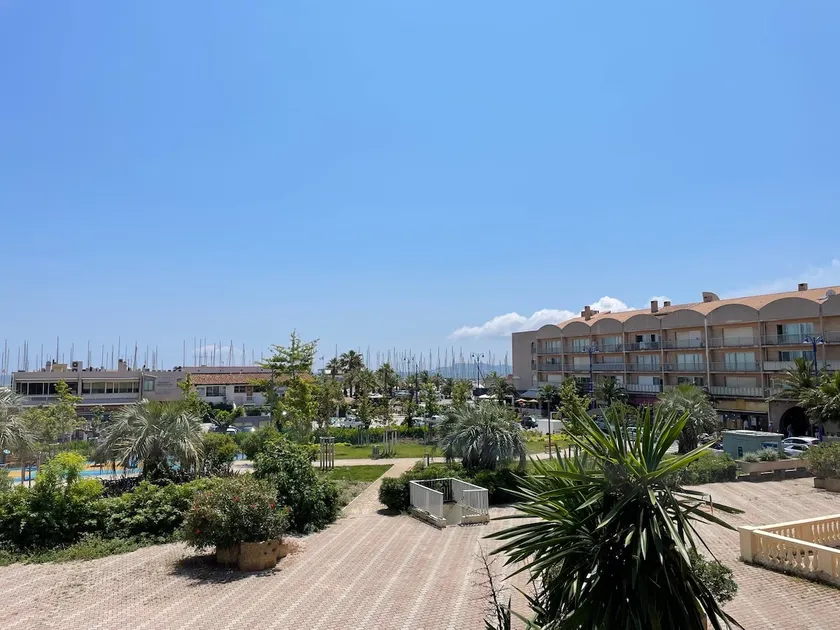 new cocooning studio and terrace port de hyères - Image 1