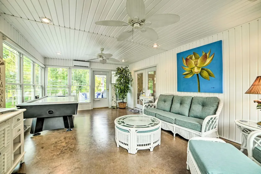 Kentucky Lake House With a Great Outdoor Space! - Image 1