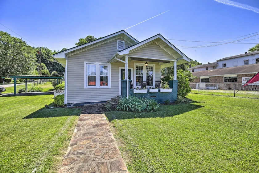 Cozy Damascus Cottage w/ Porch & Trail Access! - Image 1