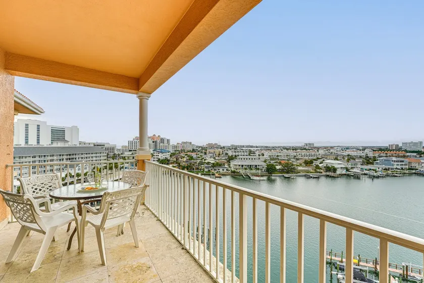 8th Floor Penthouse, Walk to Clearwater Beach - Image 1