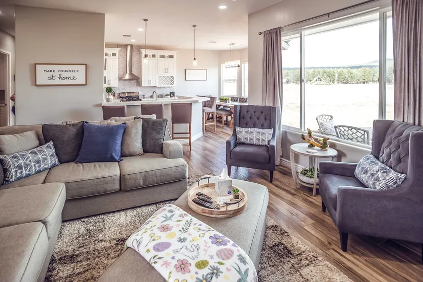 ‘Vistas Bonitas’ Home w/ Patio: 7 Mi to Snowbowl! - Image 1