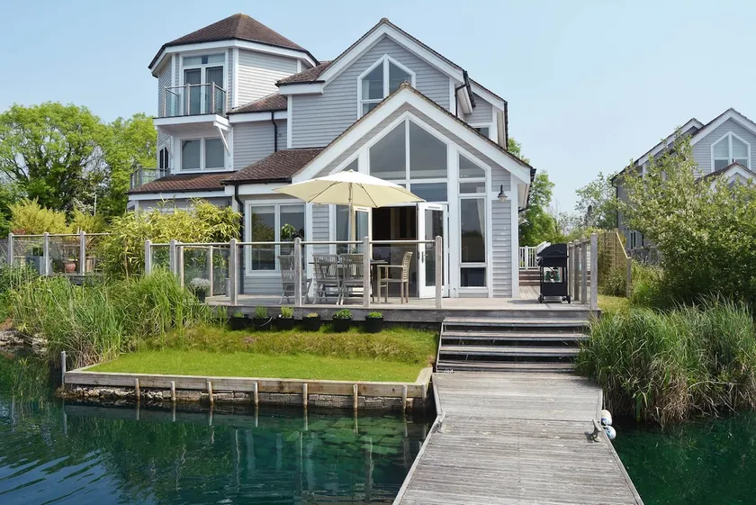 The Moorings No.18. Sleeps 10 max, with Hot Tub - Image 1