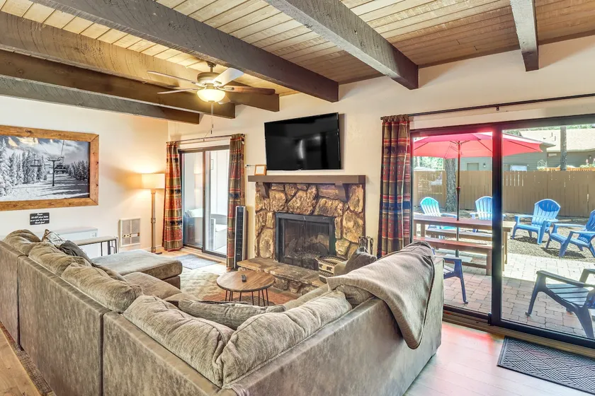 Pinetop Golf & Ski Condo w/ Spacious Patio - Image 1