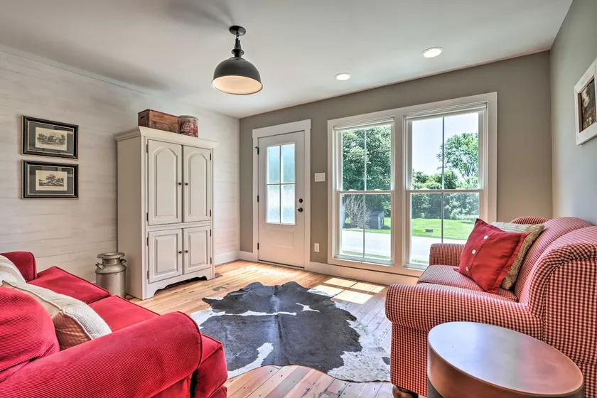 'The Ruebling House' Historic Defiance Apartment! - Image 1