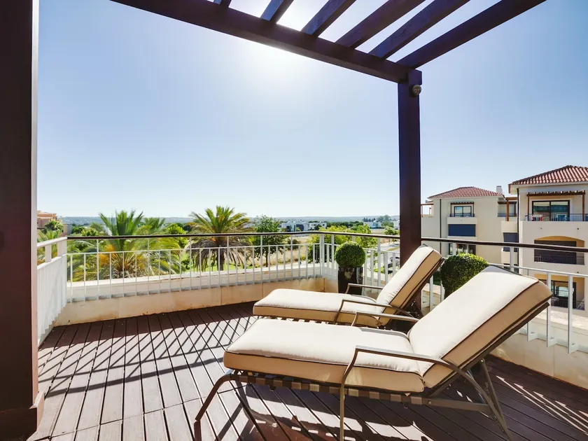 Beautiful apartment with terrace Victoria Gardens - Image 1